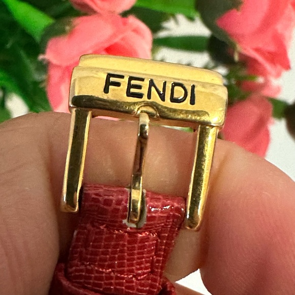 🔥🌟 AUTHENTIC 🌟🔥 FENDI Watch 640L 23mm Women's
Whites X Reds (PRE OWNED) - Picture 3 of 12